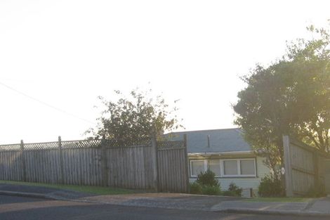 Photo of property in 88 Chivalry Road, Glenfield, Auckland, 0629