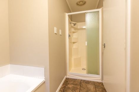 Photo of property in 28 Pinehaven Road, Pinehaven, Upper Hutt, 5019