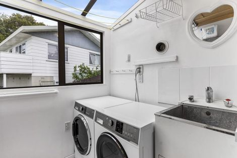 Photo of property in 1/10 Remus Place, Totara Vale, Auckland, 0629