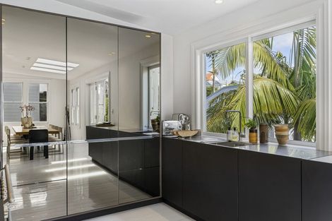 Photo of property in 34 Sentinel Road, Herne Bay, Auckland, 1011