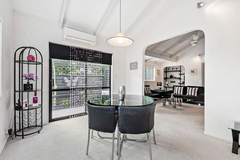 Photo of property in 2/17 Pax Avenue, Forrest Hill, Auckland, 0620