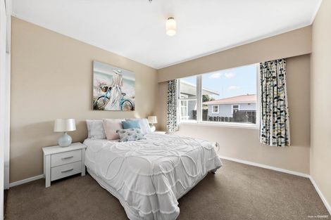 Photo of property in 16 Robert Burke Place, Henderson, Auckland, 0612