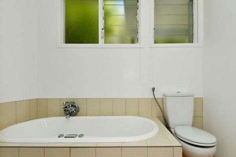 Photo of property in 50 Heathcote Road, Castor Bay, Auckland, 0620