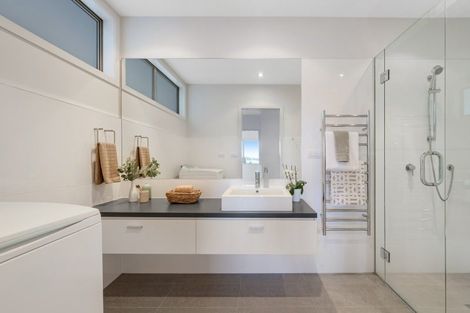 Photo of property in 5a Bucklands Beach Road, Bucklands Beach, Auckland, 2012