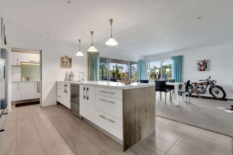 Photo of property in 20 Roseberry Place, Whitianga, 3510