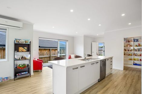 Photo of property in 28 Nellie Drive, Kumeu, 0810