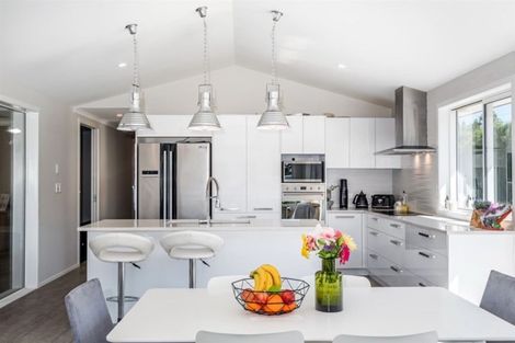 Photo of property in 773 Waitakere Road, Kumeu, 0891