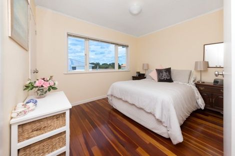 Photo of property in 1/188 East Coast Road, Forrest Hill, Auckland, 0620