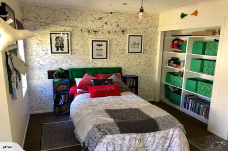 Photo of property in 17 Karen Road, Laingholm, Auckland, 0604