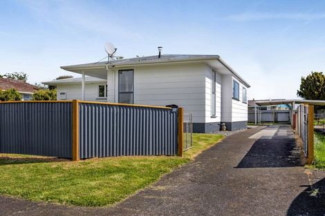 Photo of property in 37 Kamahi Avenue, Hawera, 4610