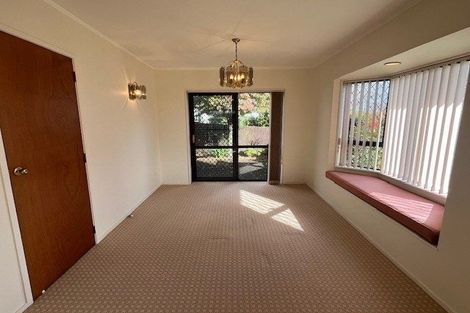 Photo of property in 1 Kincraig Place, Highland Park, Auckland, 2010