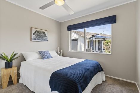 Photo of property in 6 Mallard Place, Unsworth Heights, Auckland, 0632