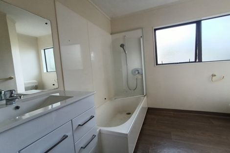 Photo of property in 2/62 Tonar Street, Northcote, Auckland, 0627