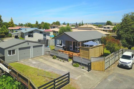 Photo of property in 91 Aquarius Drive, Kawaha Point, Rotorua, 3010