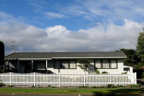 Photo of property in 180 Tutere Street, Waikanae Beach, Waikanae, 5036