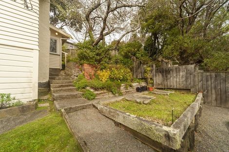 Photo of property in 6 Highland Crescent, Wadestown, Wellington, 6012