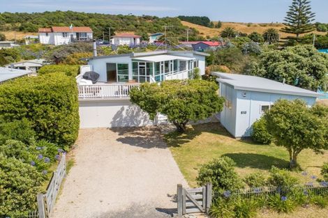 Photo of property in 48 Blue Pacific Parade, Riversdale Beach, Masterton, 5872