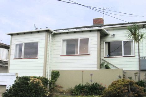 Photo of property in 3-5 Knoll Street, Island Bay, Wellington, 6023