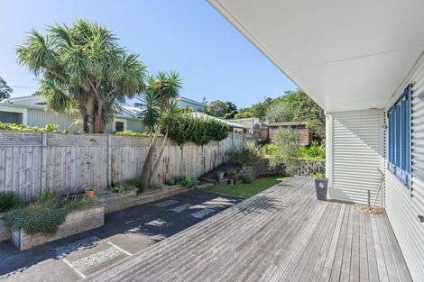 Photo of property in 17 Hona Street, Waikanae Beach, Waikanae, 5036