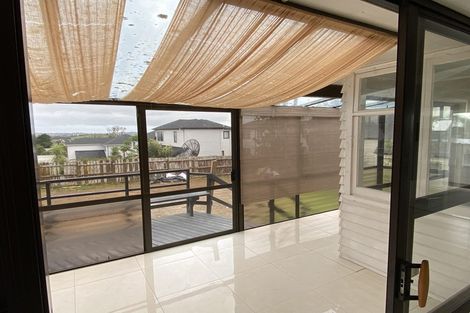 Photo of property in 17 Bradbury Road, Botany Downs, Auckland, 2010