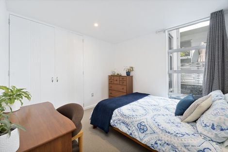 Photo of property in 2/2 Aberdeen Road, Campbells Bay, Auckland, 0620