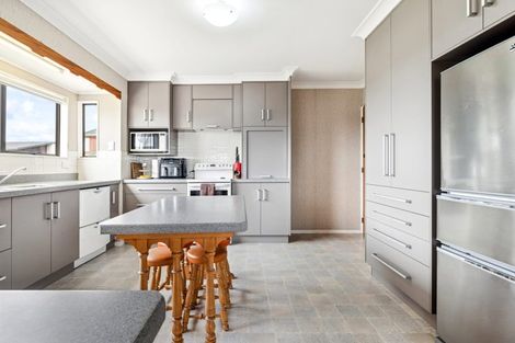 Photo of property in 12 Dunolly Place, Pukekohe, 2120