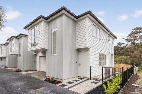Photo of property in 25a Scarlet Drive, Ranui, Auckland, 0612