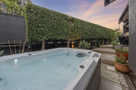 Photo of property in 2/27 Churchill Road, Murrays Bay, Auckland, 0630