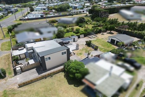 Photo of property in 35 Nash Parade, Foxton Beach, Foxton, 4815