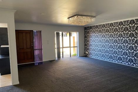 Photo of property in 60a Cambridge Terrace, Papatoetoe, Auckland, 2025