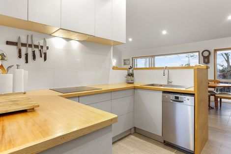 Photo of property in 156 Candia Road, Henderson Valley, Auckland, 0614