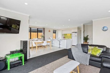 Photo of property in 15 Oka Street, Papamoa Beach, Papamoa, 3118