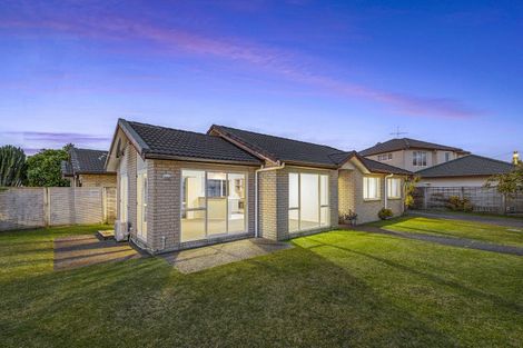 Photo of property in 15 Pine Road, Orewa, 0931