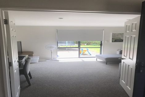 Photo of property in 1 Canonbie Place, East Tamaki Heights, Auckland, 2016