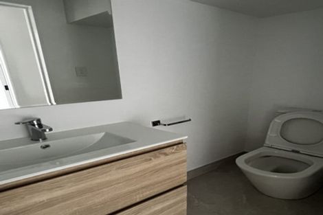 Photo of property in 9/233 Great North Road, Henderson, Auckland, 0612