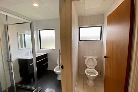 Photo of property in 2 Atlantis Place, Totara Vale, Auckland, 0629