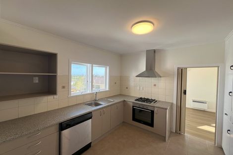 Photo of property in 61 Oakdale Road, Mount Roskill, Auckland, 1041