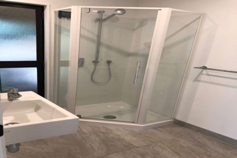 Photo of property in 33 Park Hill Road, Birkenhead, Auckland, 0626