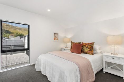 Photo of property in 5 Wheatsheaf Lane, Heathcote Valley, Christchurch, 8022