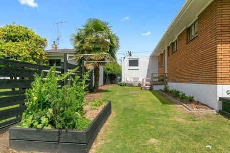 Photo of property in 2/1151 Bank Street, Te Awamutu, 3800