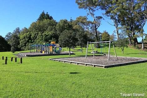Photo of property in 2a Taipari Road, Te Atatu Peninsula, Auckland, 0610