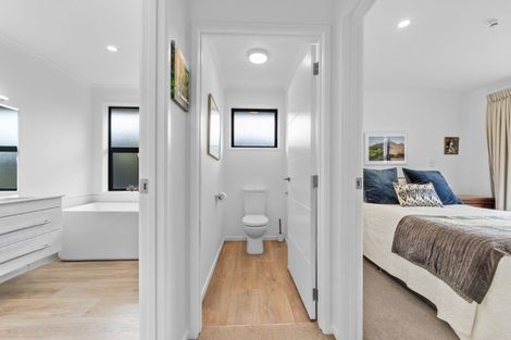 Photo of property in 32 Whiteley Street, Moturoa, New Plymouth, 4310