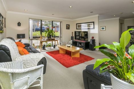 Photo of property in 33 Sapperton Drive, Henderson, Auckland, 0612