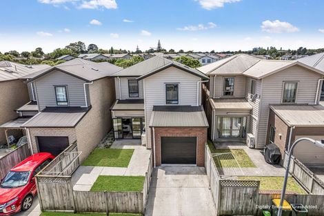 Photo of property in 43 Becker Drive, Weymouth, Auckland, 2103