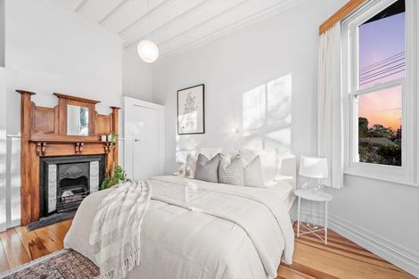 Photo of property in 21 Clarence Road, Northcote Point, Auckland, 0627