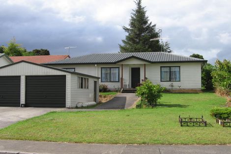 Photo of property in 3 Clarion Place, Glendene, Auckland, 0602