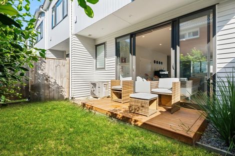 Photo of property in 421b Glenfield Road, Glenfield, Auckland, 0629