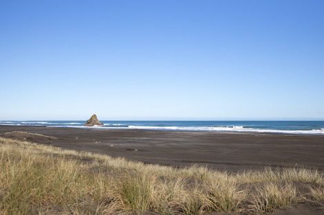 Photo of property in 32 Karekare Road, Karekare, New Lynn, 0772