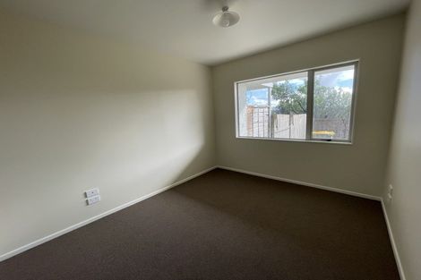 Photo of property in 2/242 Great North Road, Henderson, Auckland, 0612