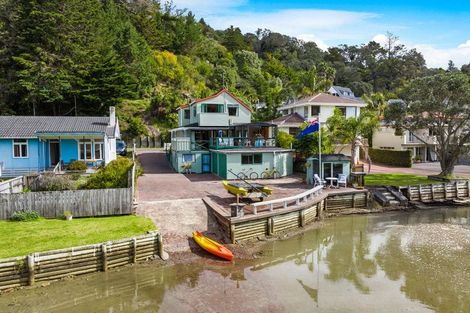 Photo of property in 8 Waiwera Road, Waiwera, Orewa, 0994